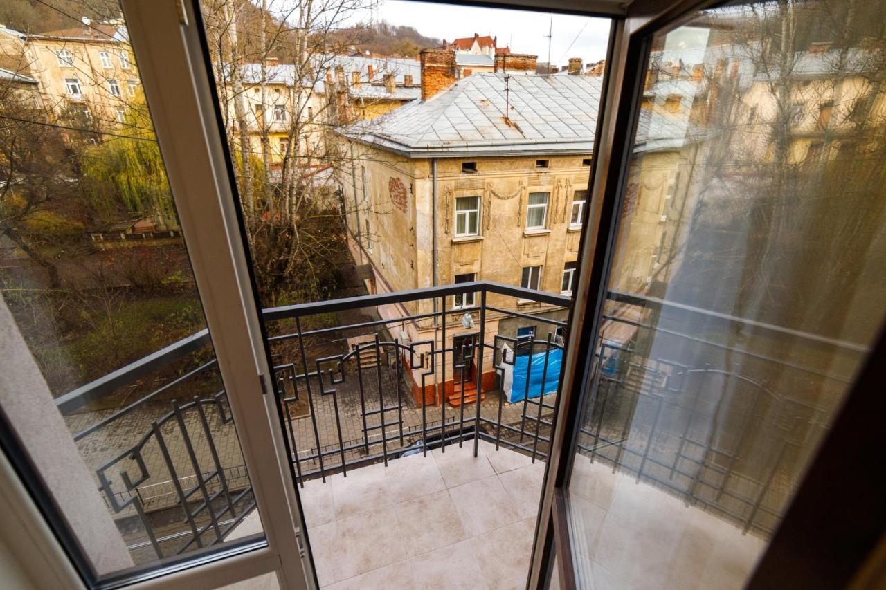 Lux Apartments Lviv Exteriör bild