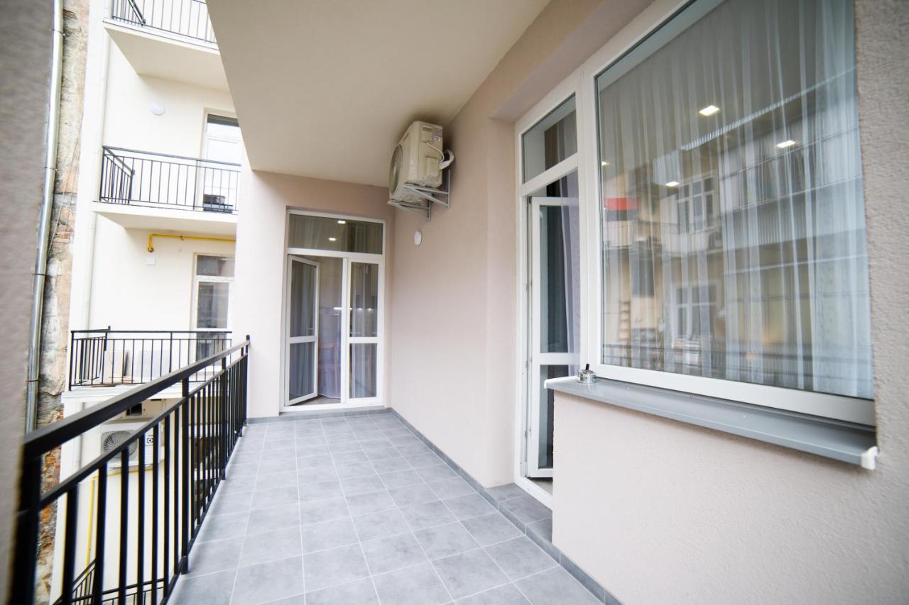 Lux Apartments Lviv Exteriör bild